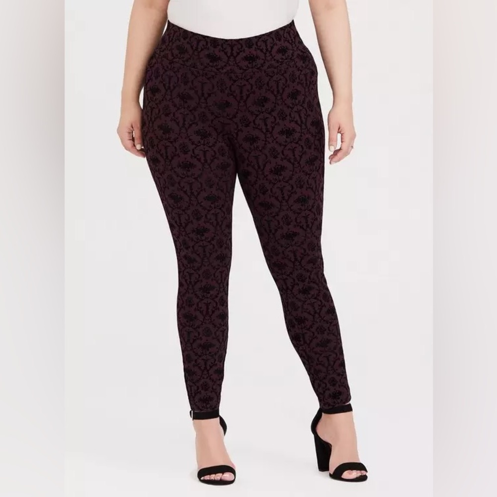 Like New Torrid Ponte Slim Fix Pixie Pant Burgundy Purple & Black Flocked Print